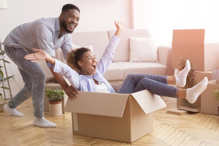 couple-moving-into-new-house